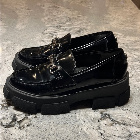 Steve Madden Glossy Black Loafers Size 6.5 - Picture 4 of 7